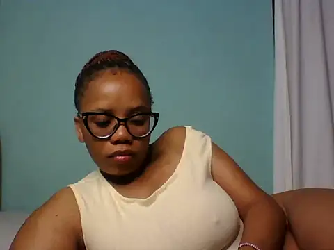 Tatianaluu online show from August 1, 3:55 pm