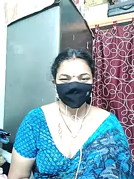 Snapshot of Leela_555 chatting on July 5, 9:55 pm Leela 555 online show from July 5, 9:55 pm