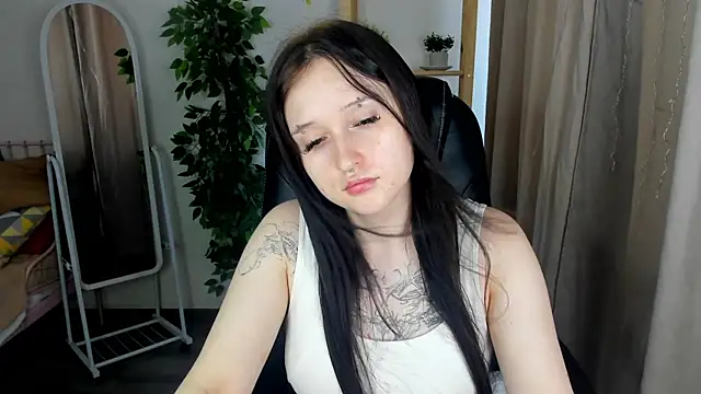 Snapshot of Emma-Blissa chatting on July 2, 3:23 am Emma-Blissa online show from July 2, 3:23 am