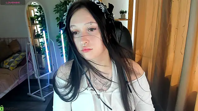 Snapshot of Emma-Blissa chatting on July 5, 8:21 am Emma-Blissa online show from July 5, 8:21 am
