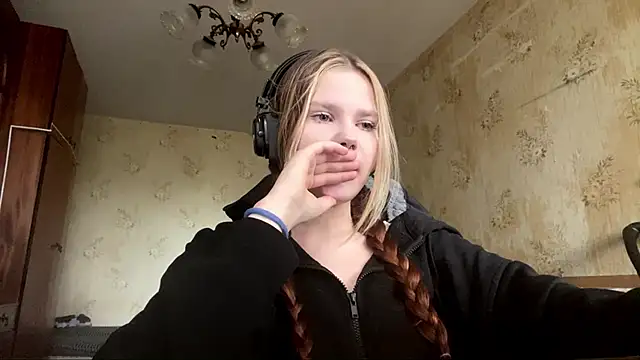 SusanaLeichty online show from May 30, 6:21 am