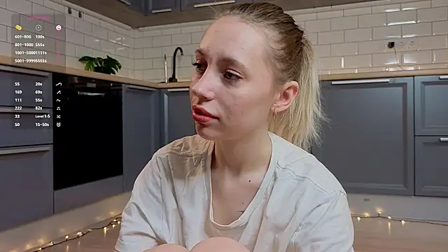 BlondeKelly online show from May 28, 4:15 pm