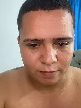 Snapshot of pipo_Bigcock chatting on June 26, 1:59 pm pipo Bigcock online show from June 26, 1:59 pm