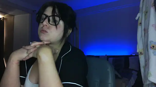 LucyLou31 online show from June 14, 2:52 pm