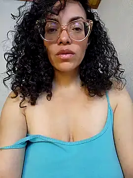 LUCI LOVE online show from January 2, 7:07 pm