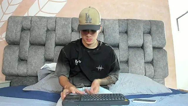 Snapshot of wesley_boyy_ chatting on May 27, 8:17 pm wesley boyy online show from May 27, 8:17 pm