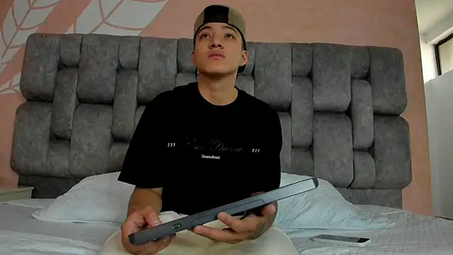 Snapshot of wesley_boyy_ chatting on May 29, 8:40 pm wesley boyy online show from May 29, 8:40 pm