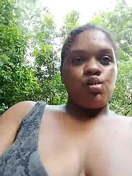 Snapshot of Aliixx09 chatting on May 25, 11:00 pm Aliixx09 online show from May 25, 11:00 pm