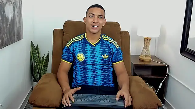 Chirs Arthus online show from July 16, 12:38 am