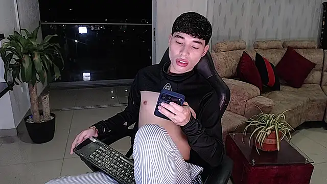 Snapshot of codd_doll chatting on July 9, 12:26 am codd doll online show from July 9, 12:26 am