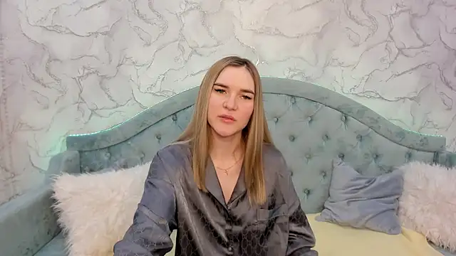 Snapshot of RoxyReignn chatting on May 27, 1:57 am RoxyReignn online show from May 27, 1:57 am
