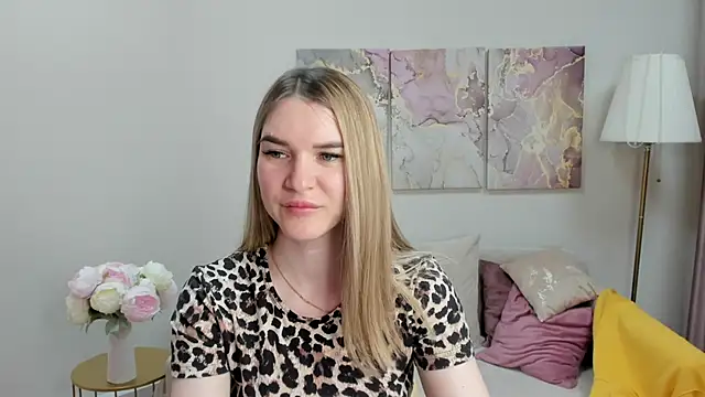 Snapshot of RoxyReignn chatting on May 30, 10:18 pm RoxyReignn online show from May 30, 10:18 pm