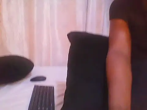 Snapshot of Lil-booty chatting on May 30, 2:30 am Lil-booty online show from May 30, 2:30 am