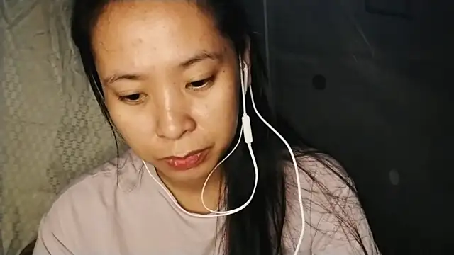Snapshot of Rosy_Tin chatting on June 2, 2:08 pm Rosy Tin online show from June 2, 2:08 pm