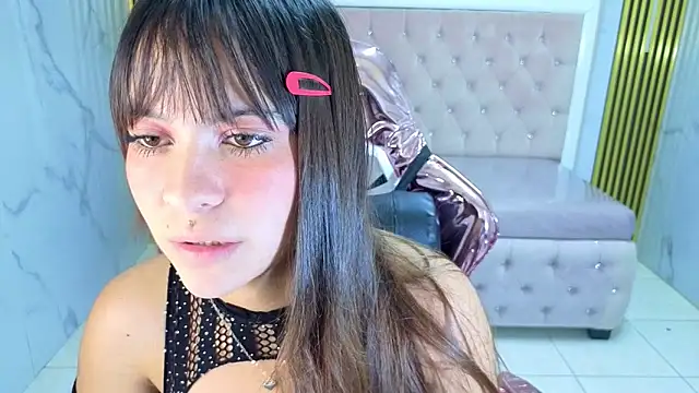 Snapshot of isabeau_s chatting on June 19, 1:37 pm isabeau s online show from June 19, 1:37 pm