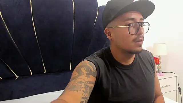 Snapshot of Demian_Mason chatting on May 28, 7:33 pm Demian Mason online show from May 28, 7:33 pm