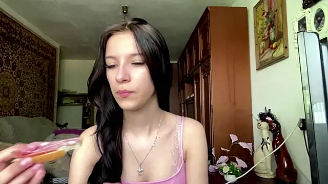 Snapshot of NeryLaffitte chatting on May 27, 8:22 am NeryLaffitte online show from May 27, 8:22 am