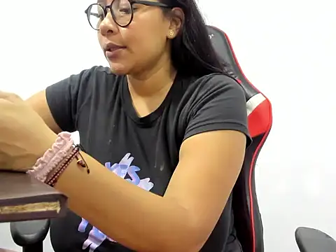 misssweetstits online show from May 30, 4:31 am