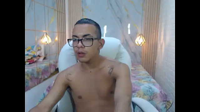 Snapshot of maximiliano_hotdevil chatting on May 26, 2:18 am maximiliano hotdevil online show from May 26, 2:18 am