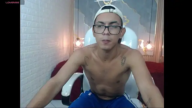 Snapshot of maximiliano_hotdevil chatting on May 28, 8:06 pm maximiliano hotdevil online show from May 28, 8:06 pm