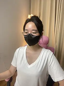 Snapshot of miuu6868 chatting on May 24, 2:00 pm miuu6868 online show from May 24, 2:00 pm