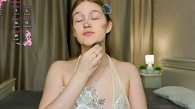 Snapshot of PlayfulMelly chatting on June 18, 6:23 pm PlayfulMelly online show from June 18, 6:23 pm