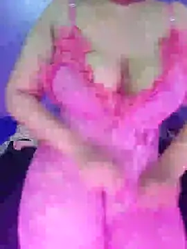 Snapshot of Hala-hoot chatting on August 1, 4:39 pm Hala-hoot online show from August 1, 4:39 pm
