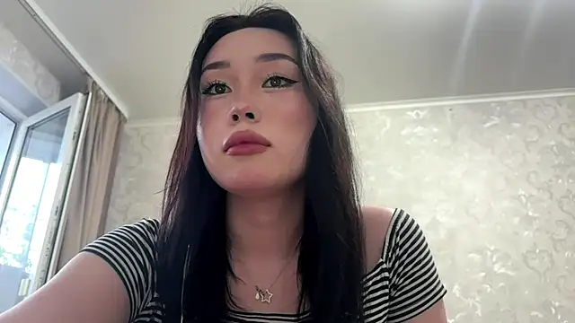 LilowNax online show from June 7, 4:11 pm