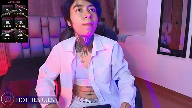 hottiesjuls online show from June 27, 7:19 pm