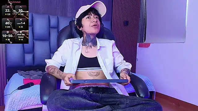 hottiesjuls online show from July 11, 9:49 pm