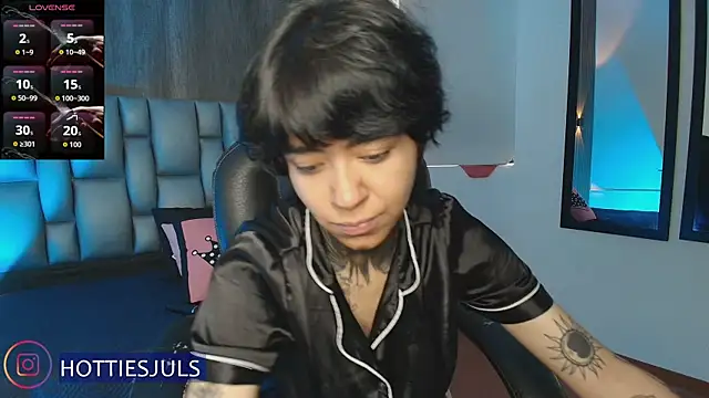 hottiesjuls online show from July 15, 6:57 pm