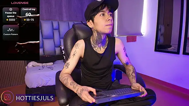 hottiesjuls online show from July 29, 5:33 pm