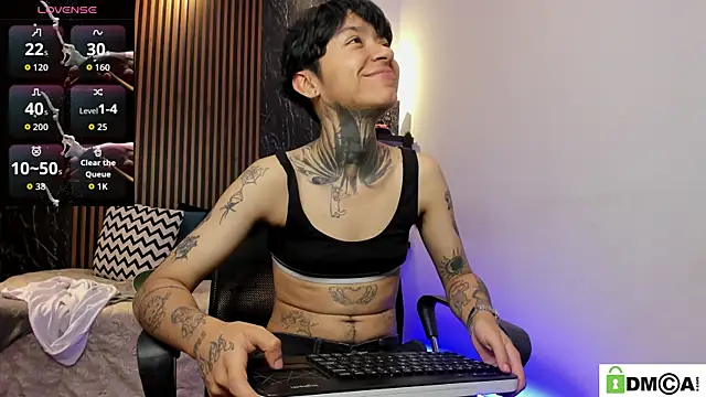 hottiesjuls online show from August 3, 7:06 pm