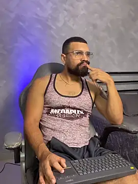 Snapshot of RoccoSaenz chatting on May 28, 6:05 pm RoccoSaenz online show from May 28, 6:05 pm