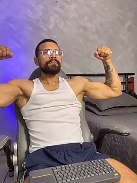 Snapshot of RoccoSaenz chatting on June 1, 7:48 pm RoccoSaenz online show from June 1, 7:48 pm