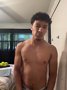 Snapshot of latino_switch chatting on June 16, 2:36 am latino switch online show from June 16, 2:36 am