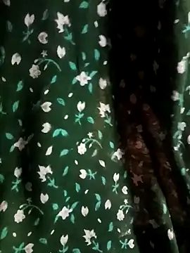 Snapshot of maliska-rani chatting on June 18, 5:17 pm maliska-rani online show from June 18, 5:17 pm