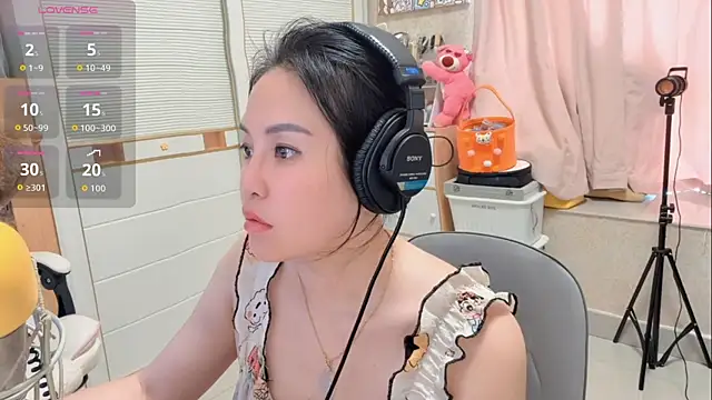 Snapshot of LisaQQQ chatting on May 31, 6:21 am LisaQQQ online show from May 31, 6:21 am