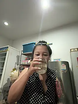 Snapshot of LINDA_HD chatting on May 29, 3:54 pm LINDA HD online show from May 29, 3:54 pm