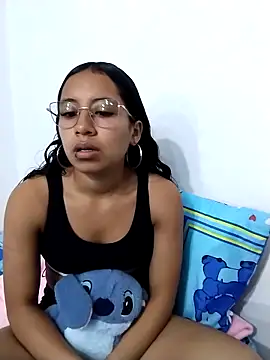 Snapshot of Violetlove_ chatting on May 29, 9:07 am Violetlove online show from May 29, 9:07 am