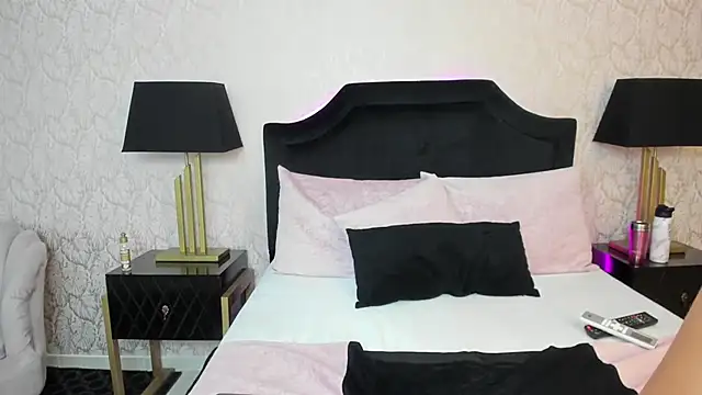Snapshot of LuciiaMiller chatting on June 22, 2:57 am LuciiaMiller online show from June 22, 2:57 am