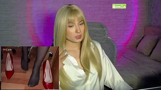 Snapshot of Monica_Everly chatting on May 29, 8:12 am Monica Everly online show from May 29, 8:12 am