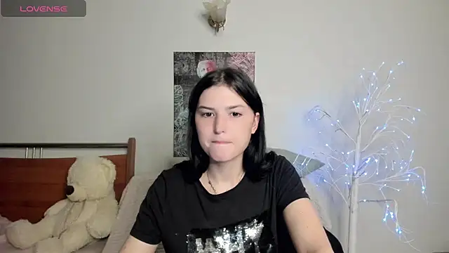 Snapshot of Kira_Devi chatting on May 27, 7:11 pm Kira Devi online show from May 27, 7:11 pm