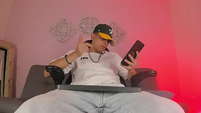 Matheww strong online show from May 25, 8:48 pm