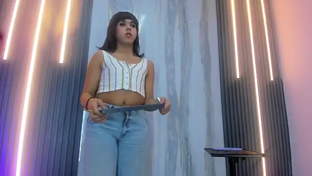 AndreaGiraldo  online show from July 3, 8:26 pm