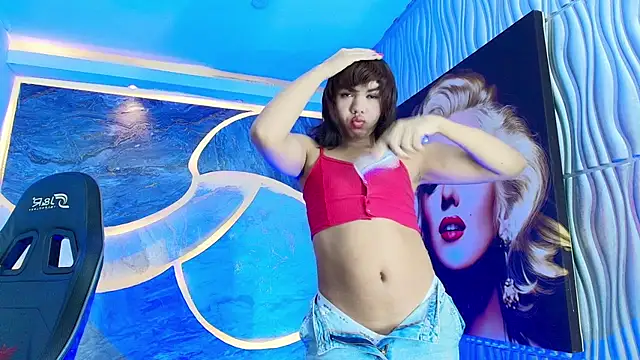 AndreaGiraldo  online show from July 24, 8:40 pm