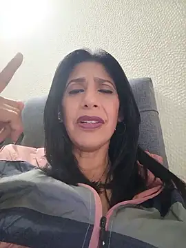 Snapshot of Samantha01_Rosse01 chatting on May 28, 7:11 pm Samantha01 Rosse01 online show from May 28, 7:11 pm
