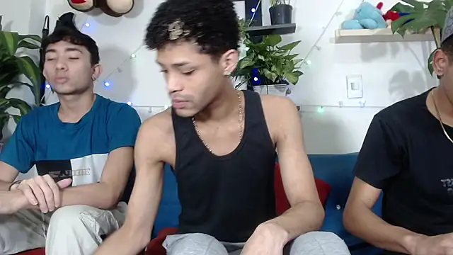 Snapshot of STRANGER_BOYS chatting on May 26, 10:28 pm STRANGER BOYS online show from May 26, 10:28 pm