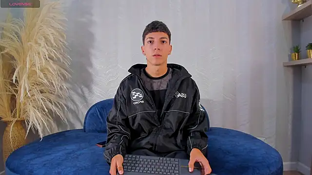 Snapshot of Gian_Rossi chatting on June 14, 2:19 pm Gian Rossi online show from June 14, 2:19 pm