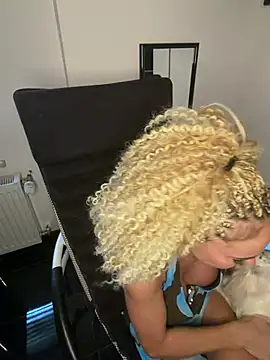 GymMoniMilf online show from July 30, 1:32 pm